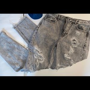 American Eagle Ripped Mom Jeans Grey
